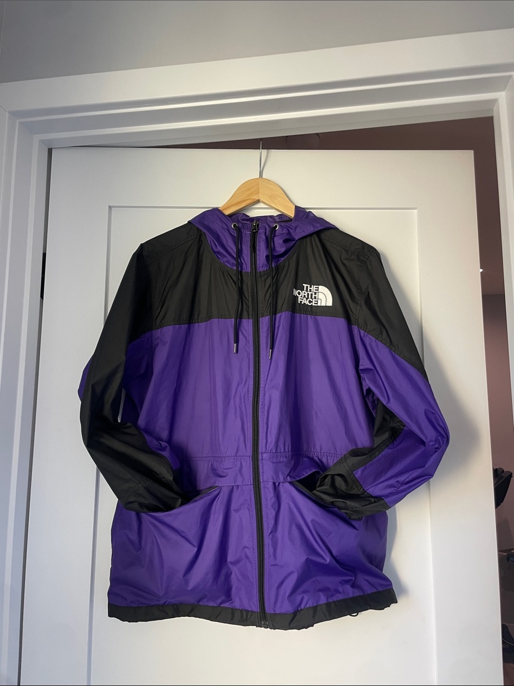 The North Face Black & Purple Hooded Windbreaker Jacket Windwall No Flaws